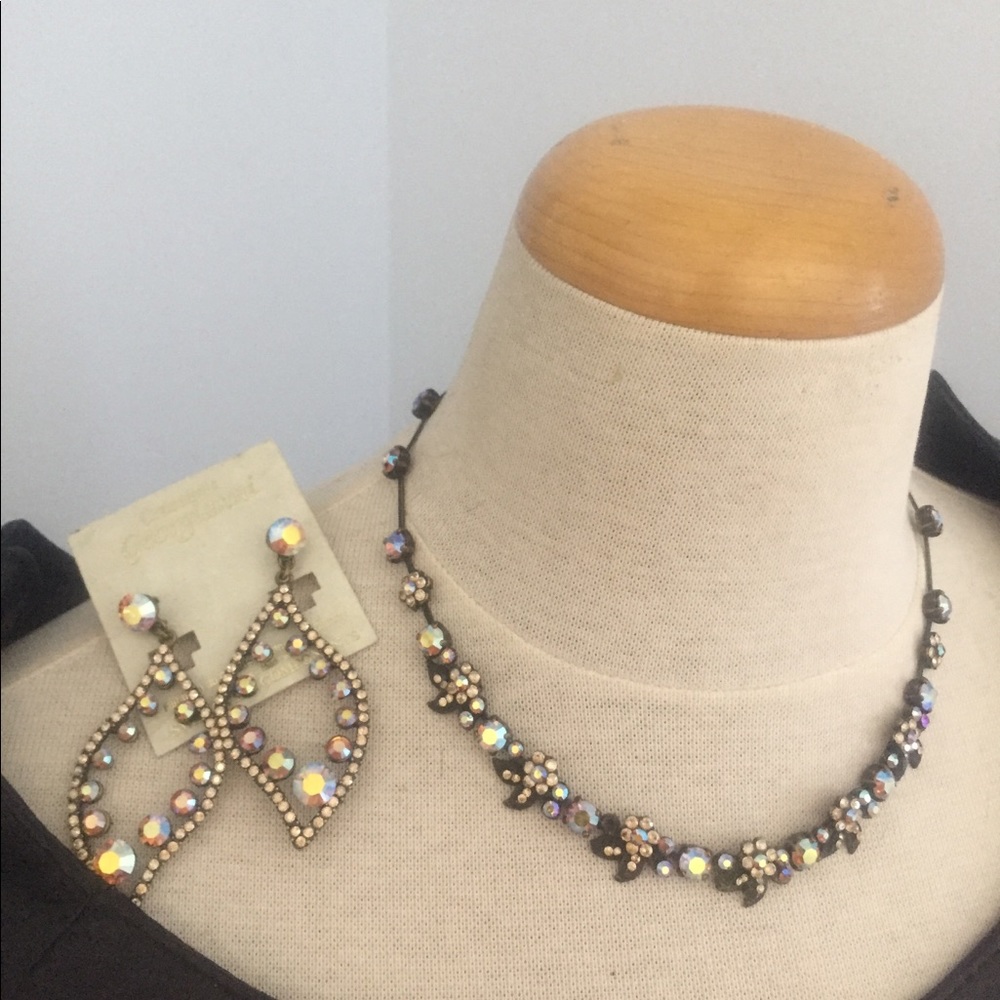Necklace and earrings set, beautiful and bran new